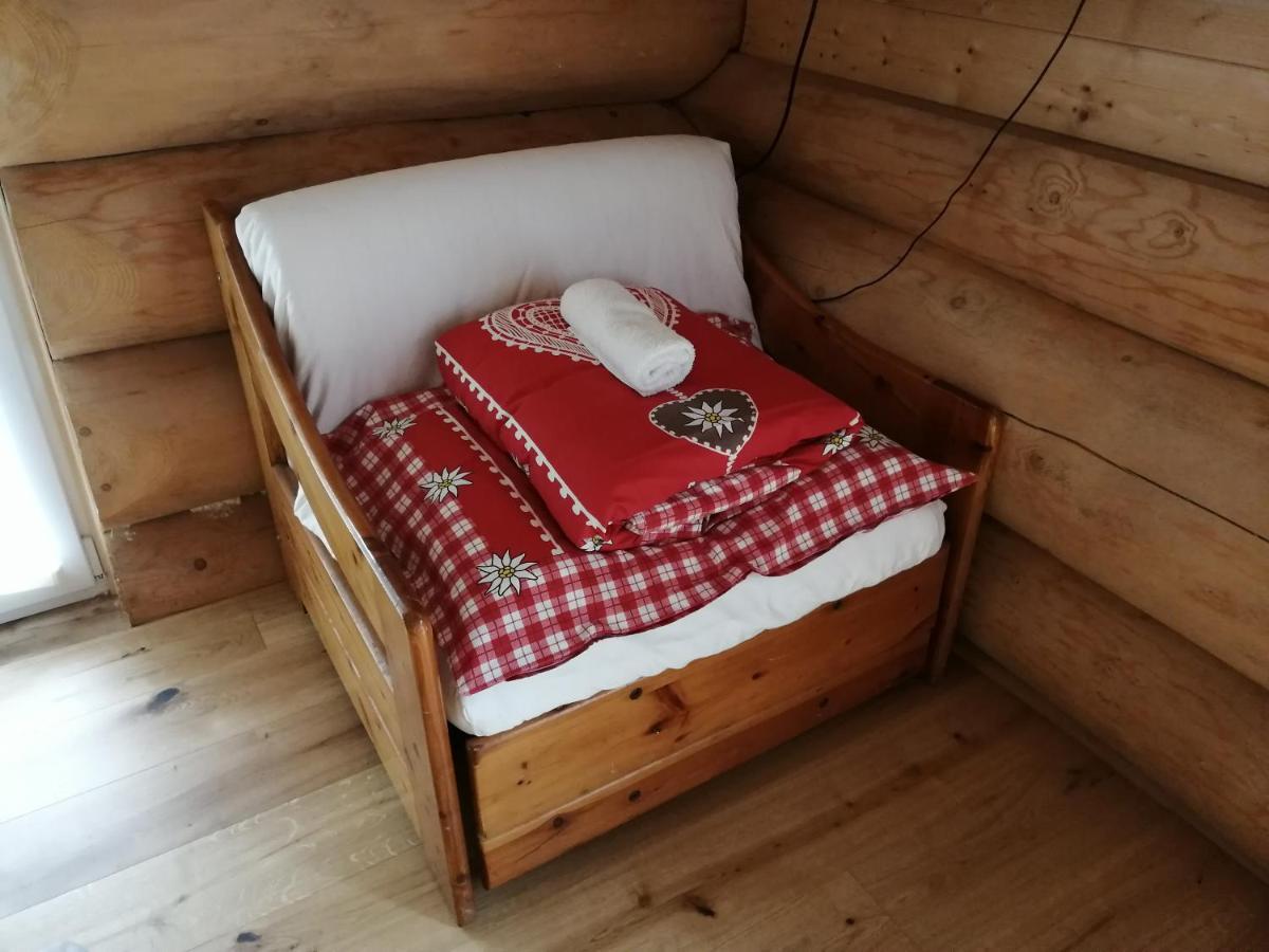 Chalet Le Dorf Noetsch ภายนอก รูปภาพ